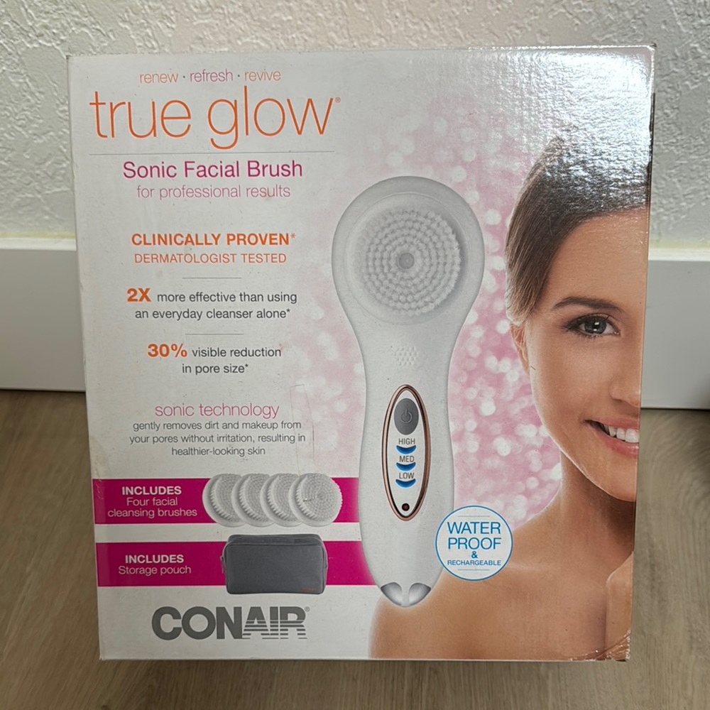 True Glow White Sonic Skincare Tool